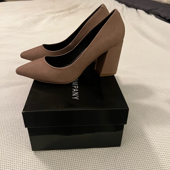 Shoes - Nude Pumps